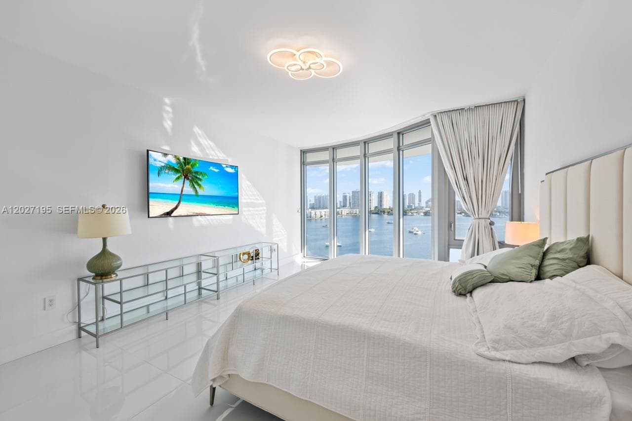 17301 Biscayne Blvd # 811, North Miami Beach FL 33160 — 24