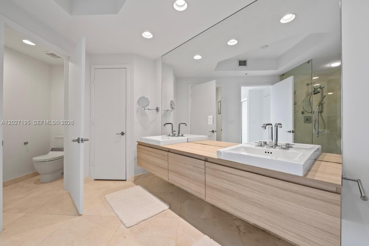 17301 Biscayne Blvd # 811, North Miami Beach FL 33160 — 30