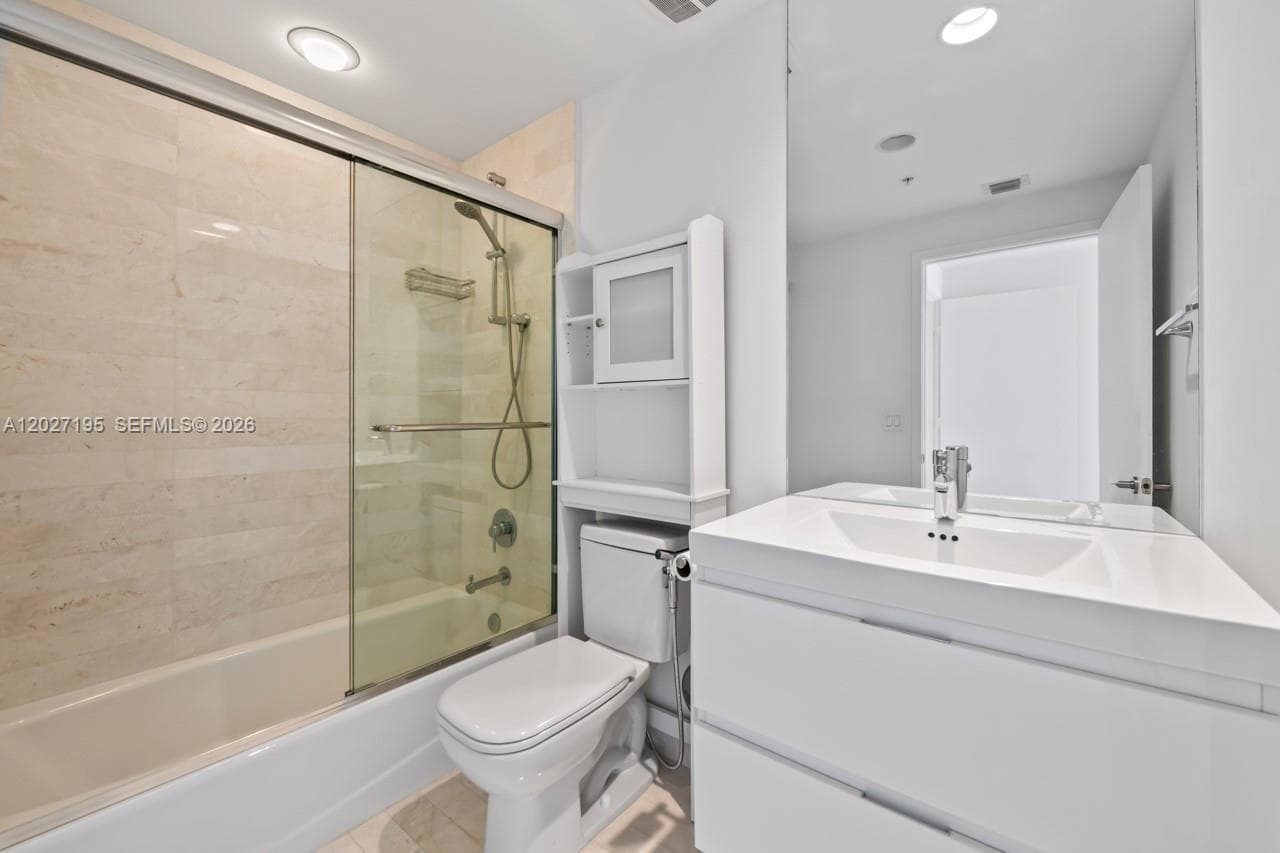 17301 Biscayne Blvd # 811, North Miami Beach FL 33160 — 34