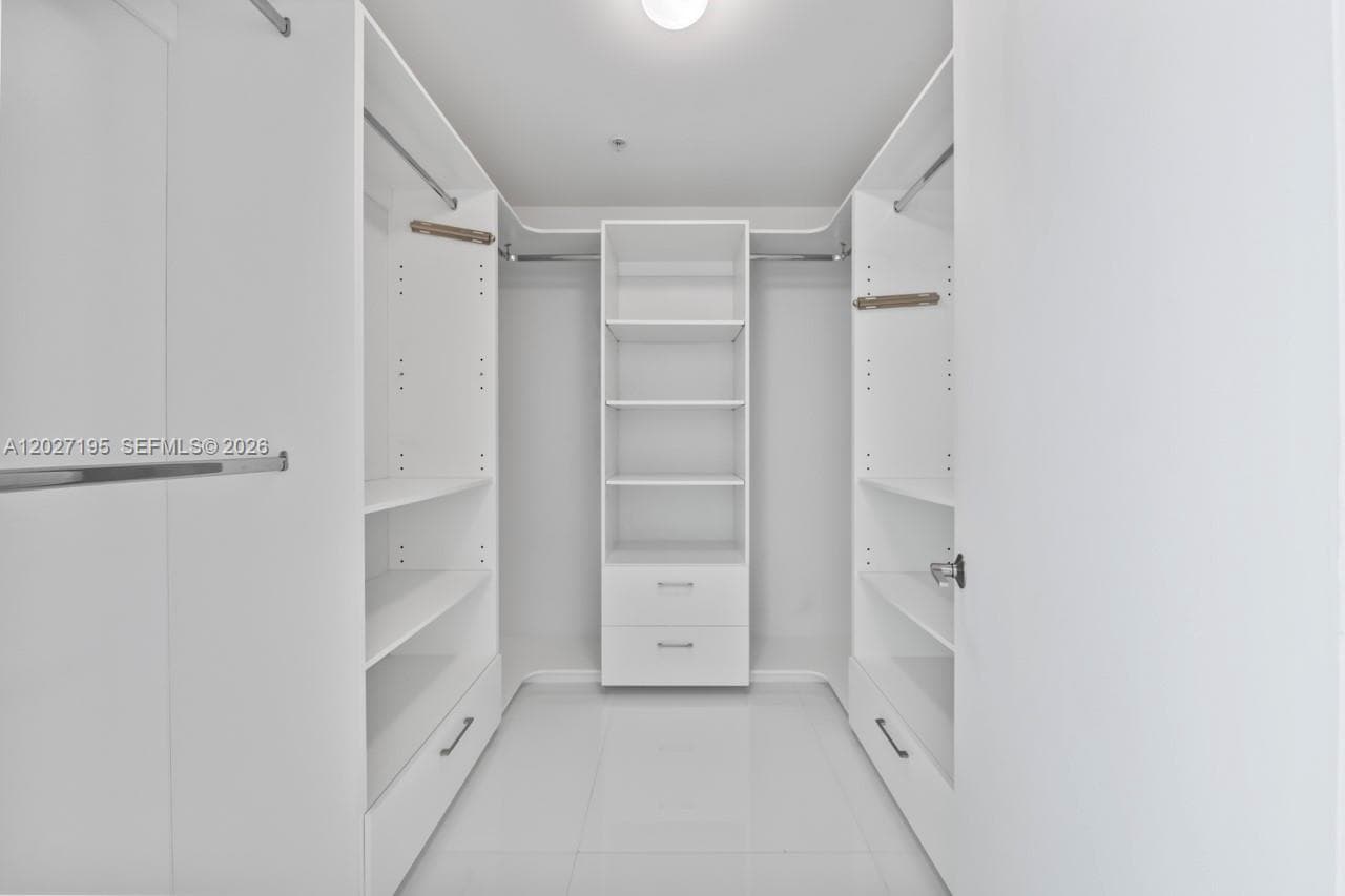 17301 Biscayne Blvd # 811, North Miami Beach FL 33160 — 35