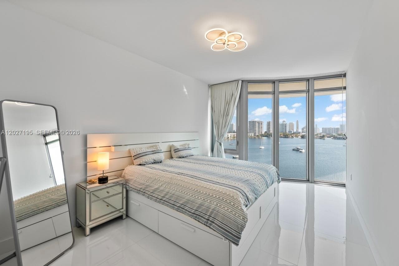 17301 Biscayne Blvd # 811, North Miami Beach FL 33160 — 31