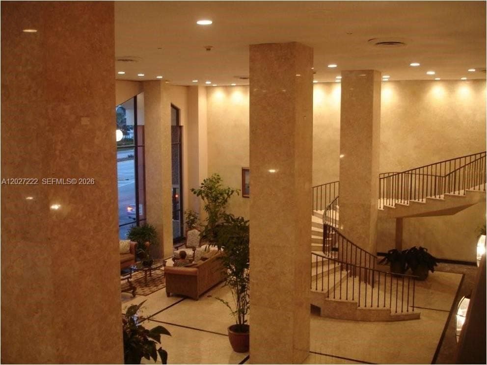 5601 Collins Ave # 1121, Miami Beach FL 33140 — 3