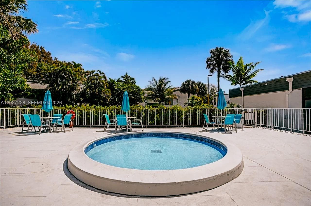 19200 NE 25th Ave # 322C, Miami FL 33180 — 17
