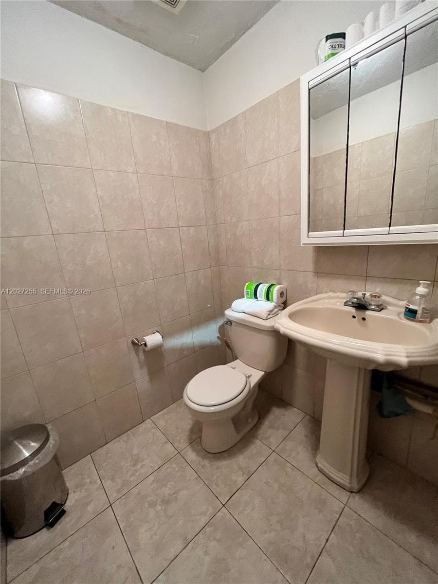 8420 NW 61st St, Miami FL 33166 — 5