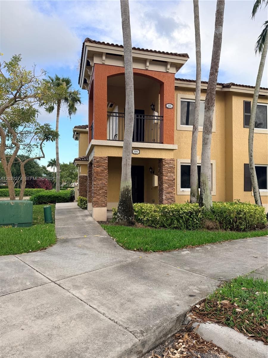 995 NE 34th Ave # 201, Homestead FL 33033 — 1