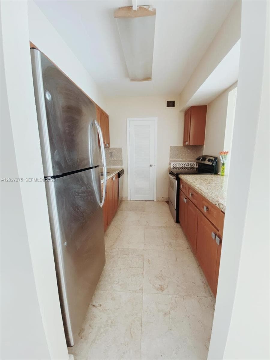 11111 Biscayne Blvd # 8F, Miami FL 33181 — 10