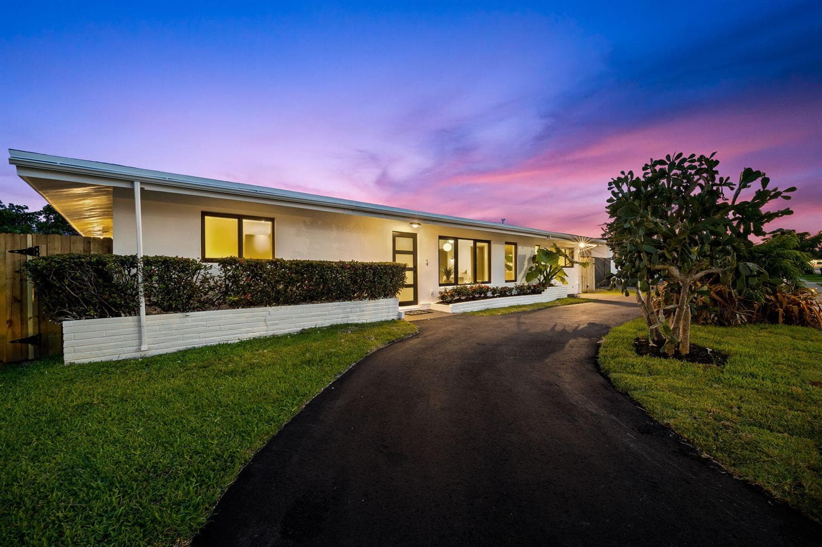 2370 NE 195th Street, Miami FL 33180 — 28