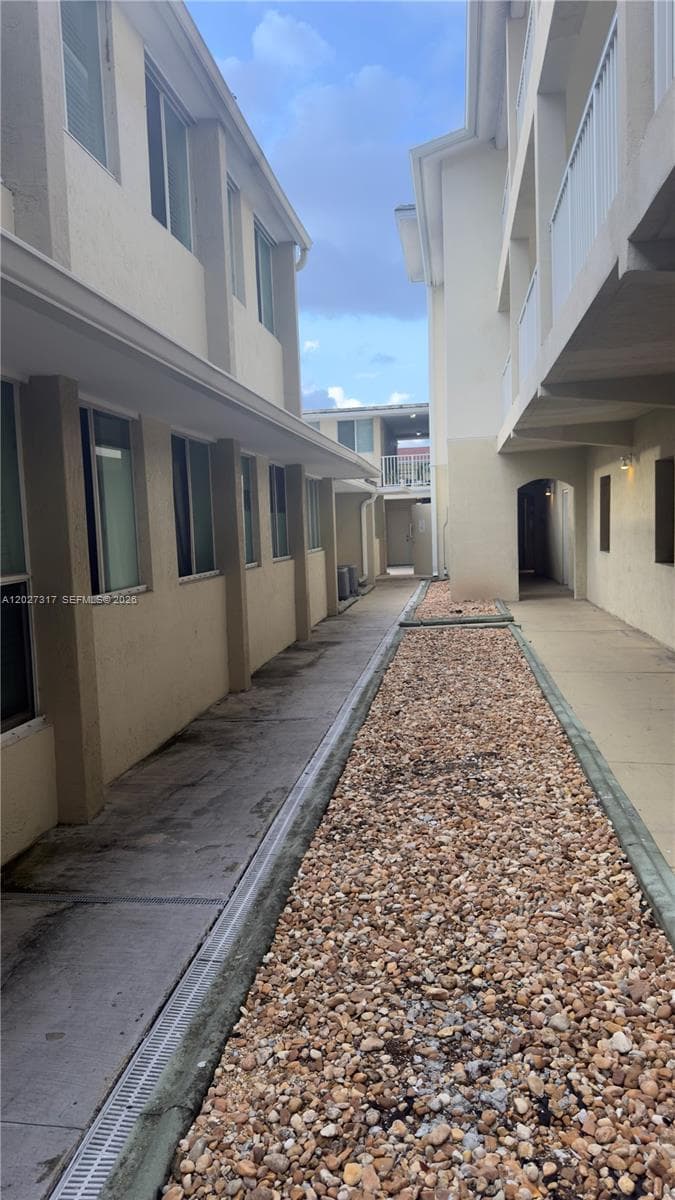 1025 SW 7th Ave # 5, Miami FL 33130 — 11