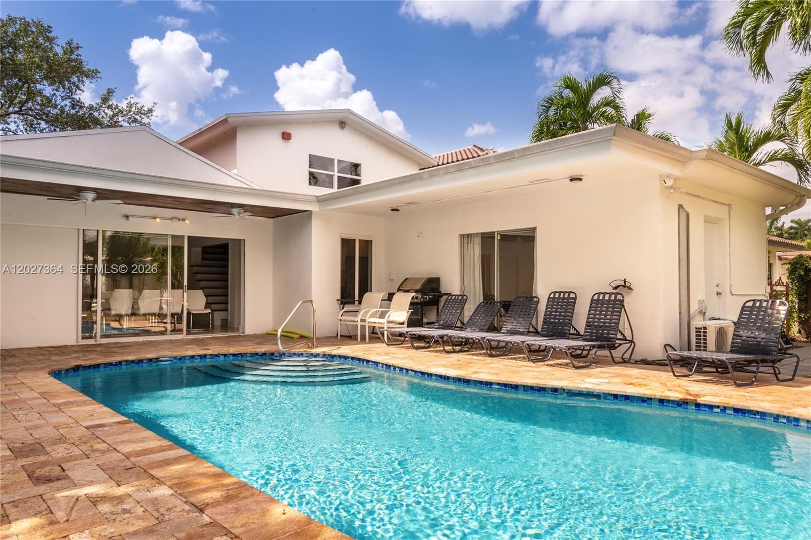 2555 NE 202nd St, Miami FL 33180 — 23