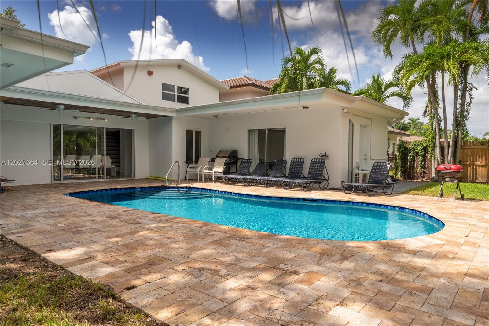 2555 NE 202nd St, Miami FL 33180 — 2