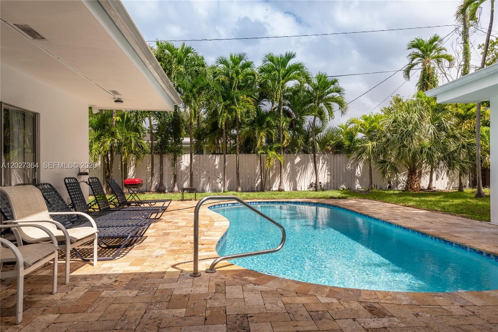 2555 NE 202nd St, Miami FL 33180 — 22