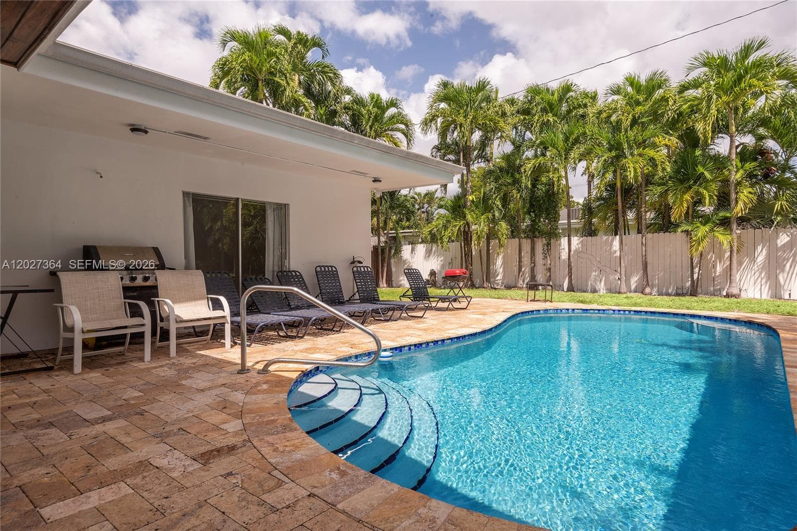 2555 NE 202nd St, Miami FL 33180 — 24