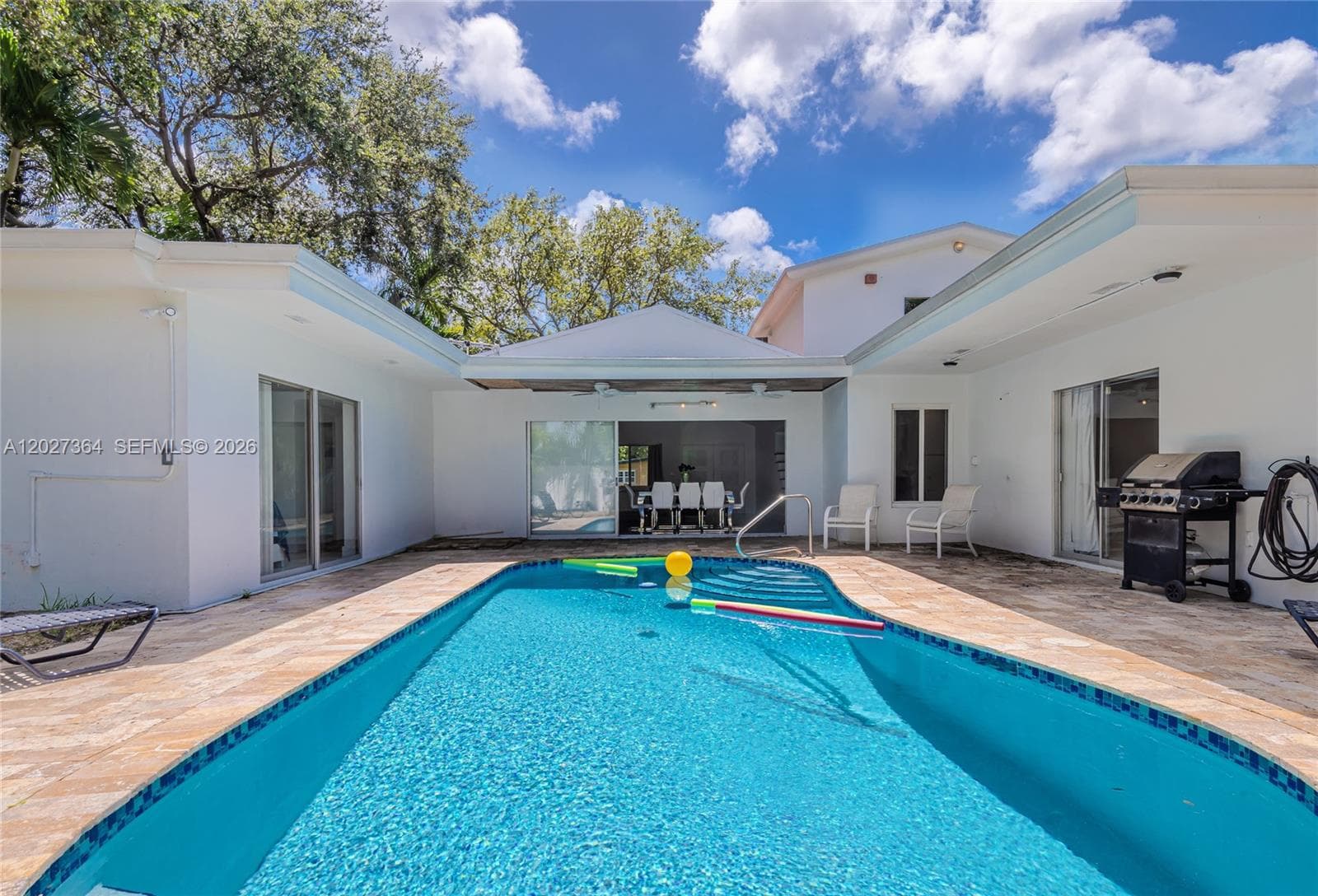 2555 NE 202nd St, Miami FL 33180 — 19