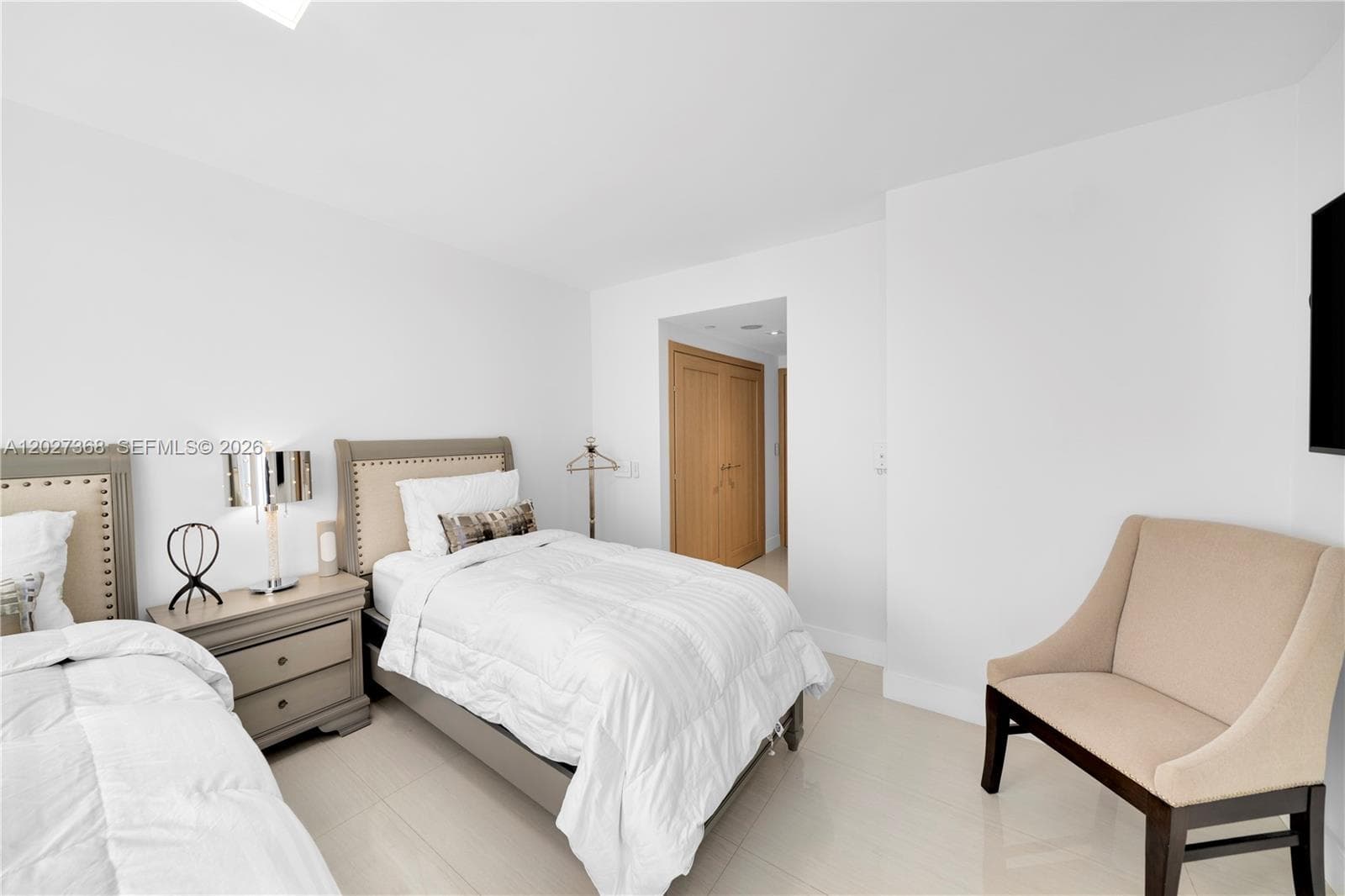4779 Collins Ave # 908, Miami Beach FL 33140 — 11