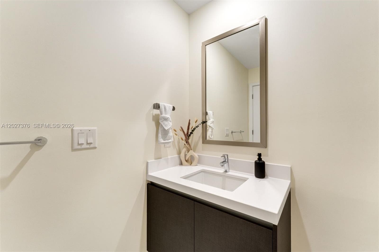 851 NE 1st Ave # 2308, Miami FL 33132 — 17