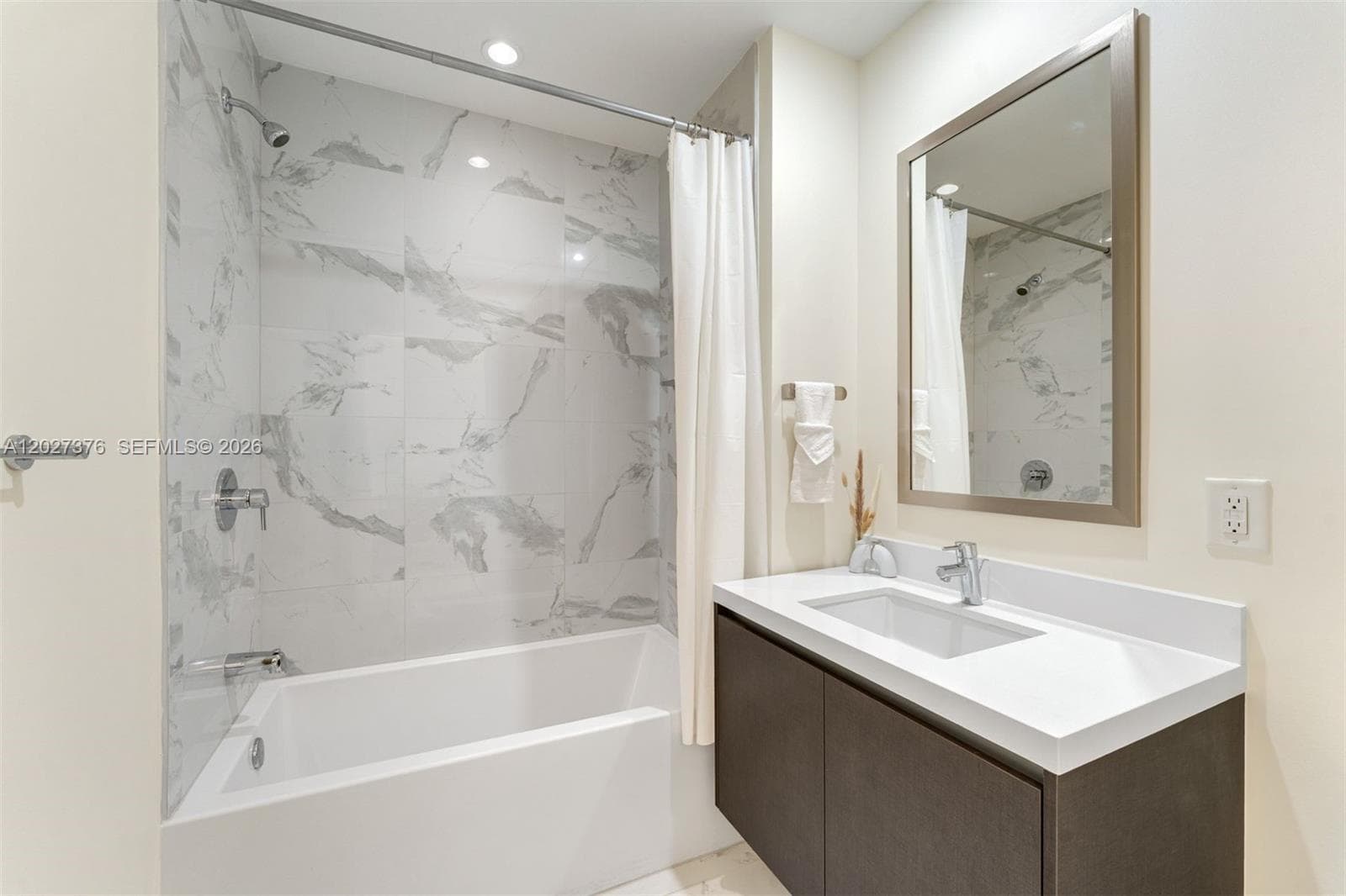 851 NE 1st Ave # 2308, Miami FL 33132 — 15
