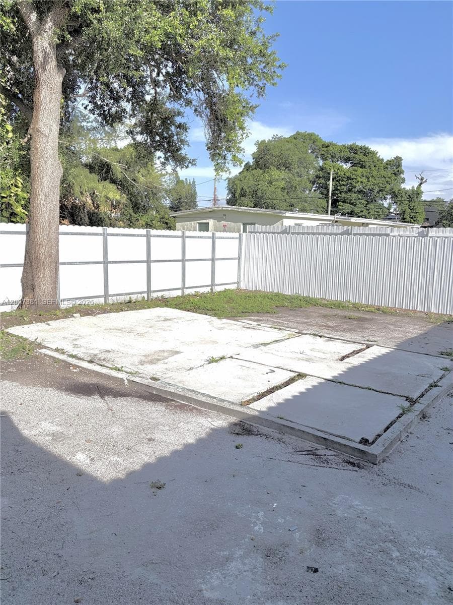 2956 NW 47th St, Miami FL 33142 — 34