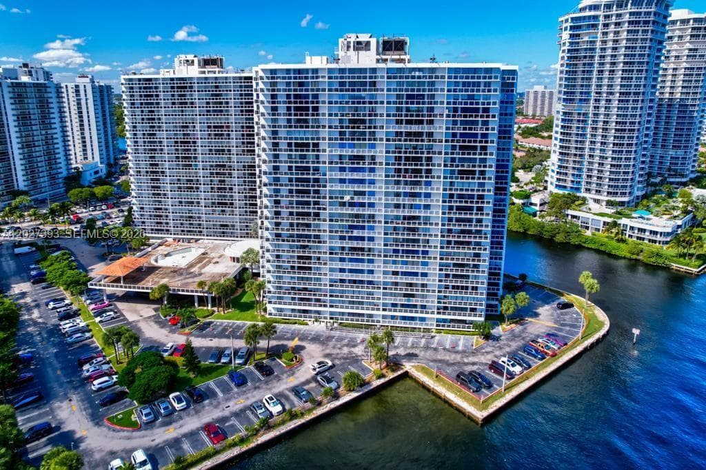 20505 E Country Club Dr # 143, Aventura FL 33180 — 2