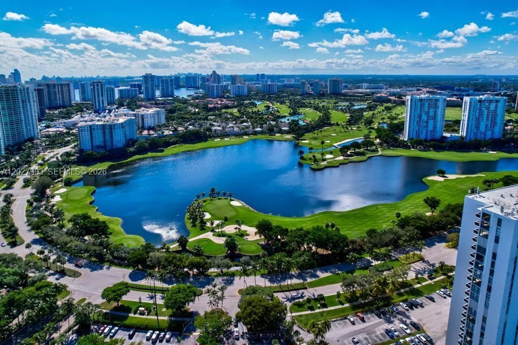 20505 E Country Club Dr # 143, Aventura FL 33180 — 1