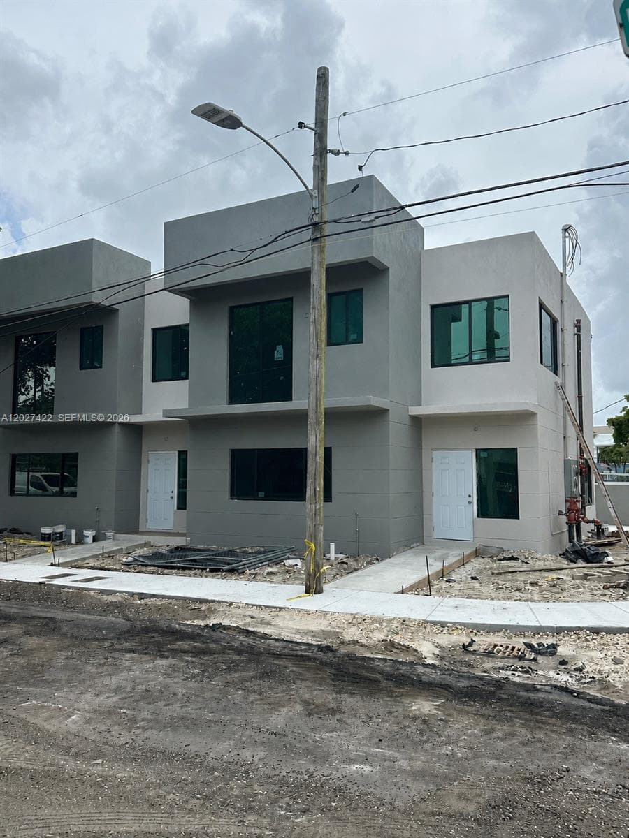 6480 NE 1st Ave, Miami FL 33150 — 3