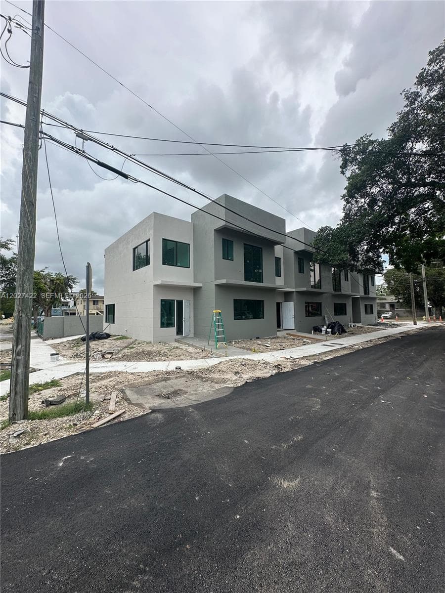 6480 NE 1st Ave, Miami FL 33150 — 4