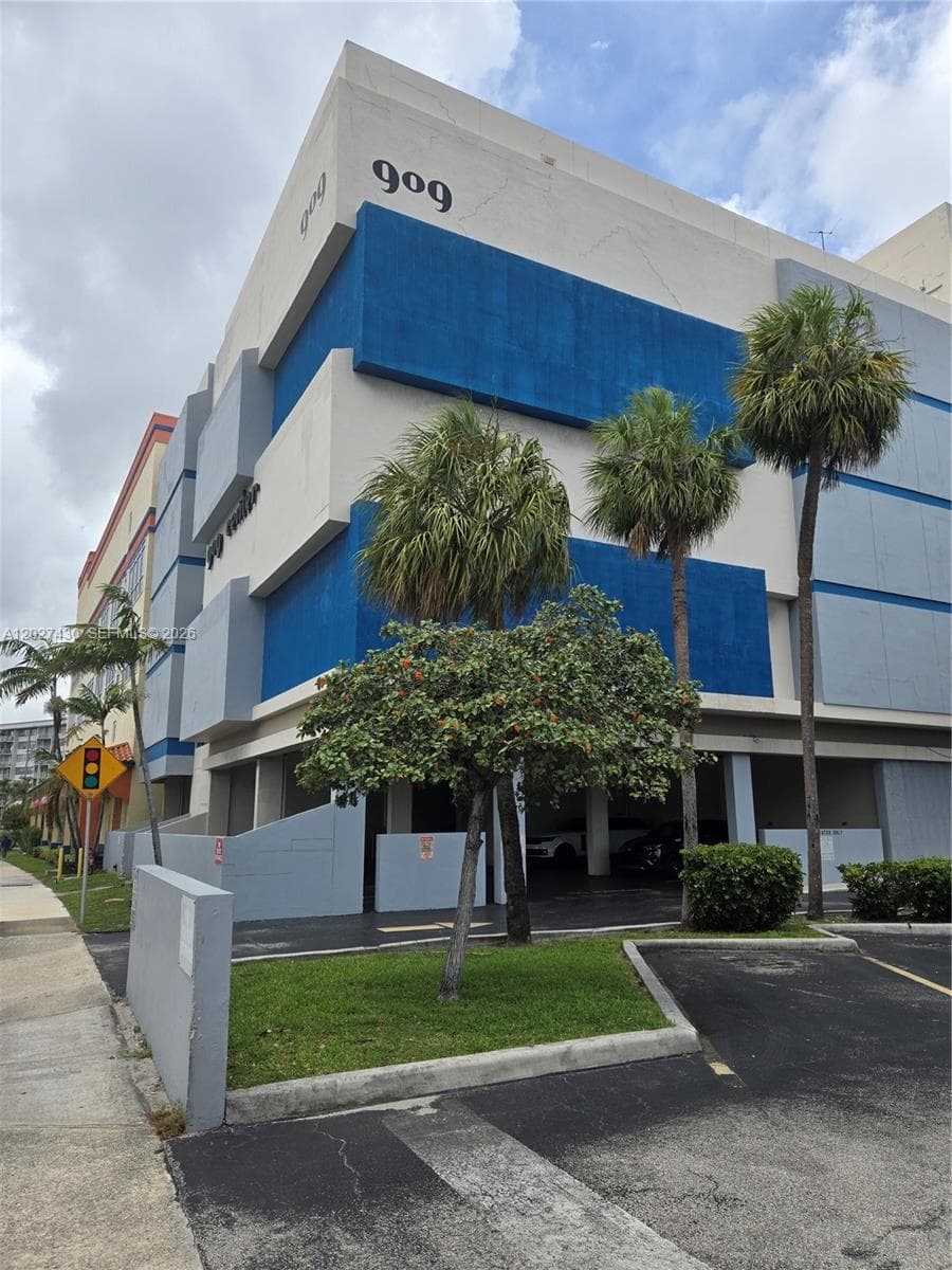 909 N Miami Beach Blvd # 201, North Miami Beach FL 33162 — 12