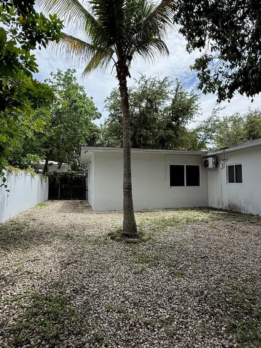 6723 NE Miami Pl # 4, Miami FL 33138 — 11