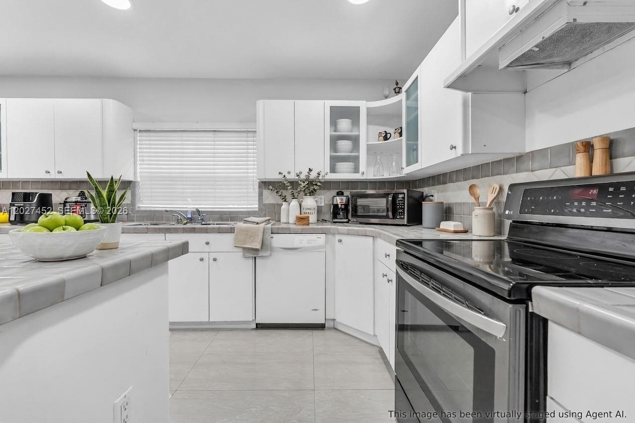 6284 SW 26th St, Miami FL 33155 — 16