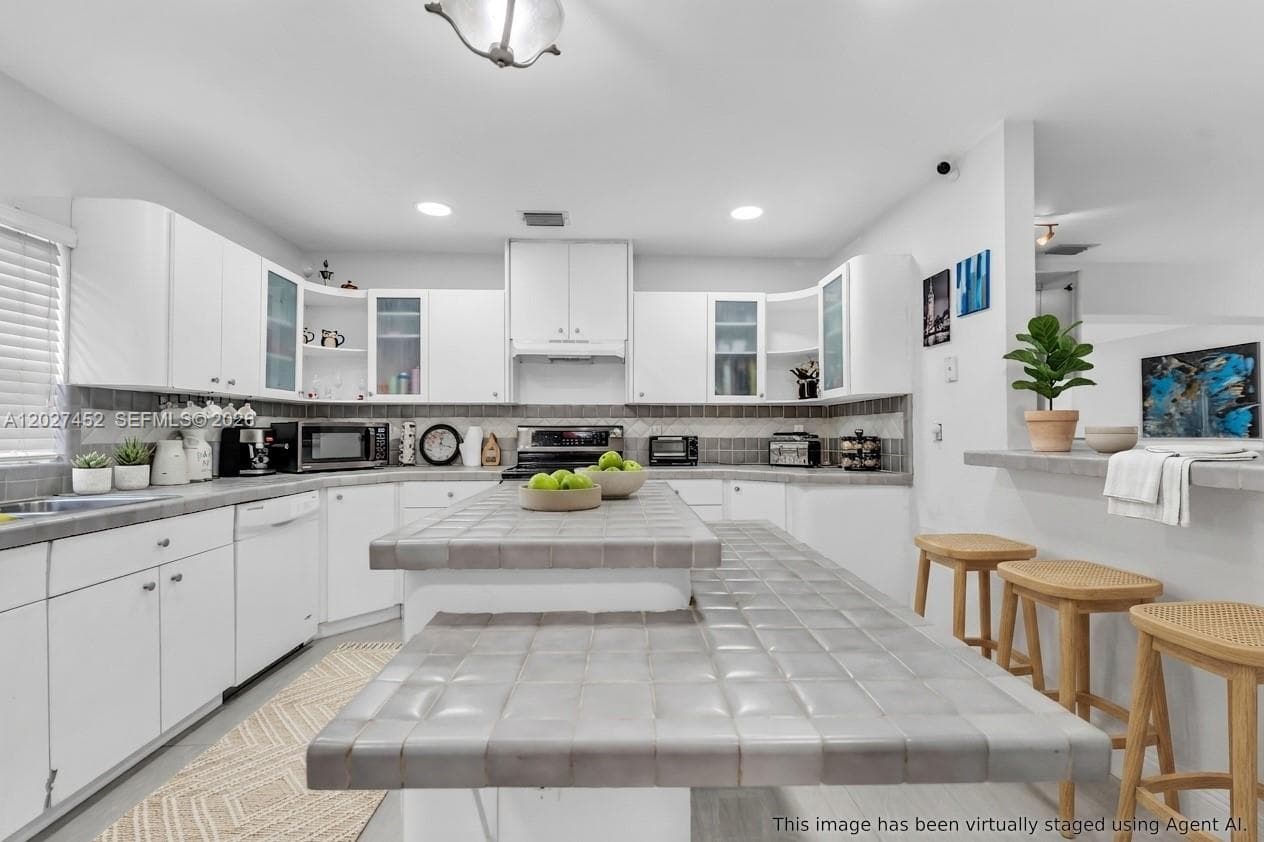 6284 SW 26th St, Miami FL 33155 — 22