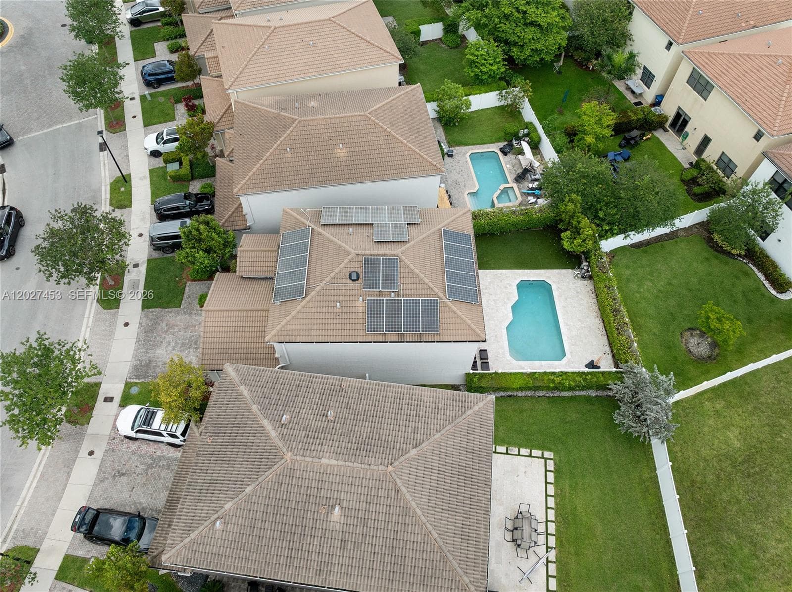 918 NE 191st St, Miami FL 33179 — 37