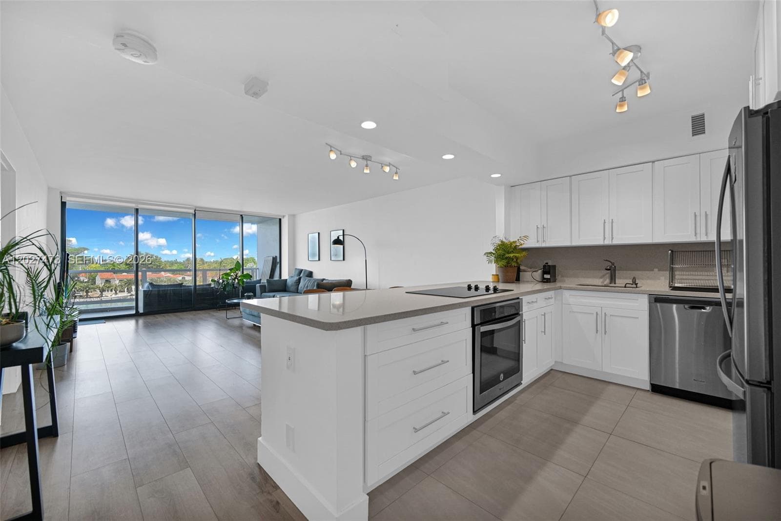 5700 Collins Ave # 5J, Miami Beach FL 33140 — 6