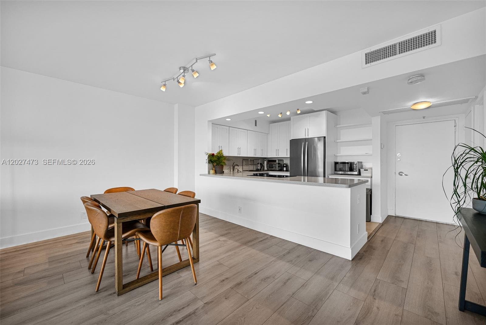 5700 Collins Ave # 5J, Miami Beach FL 33140 — 11
