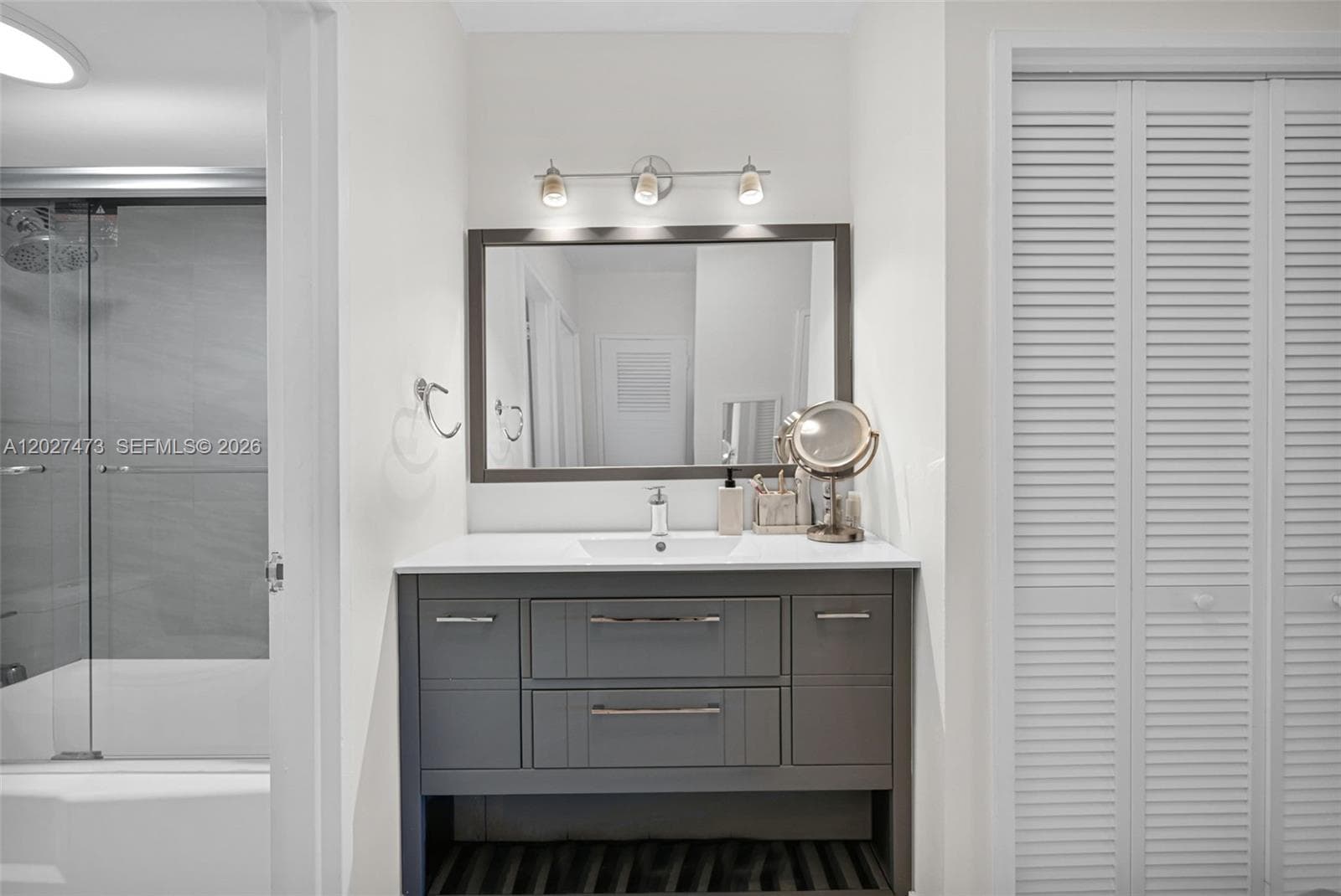 5700 Collins Ave # 5J, Miami Beach FL 33140 — 25