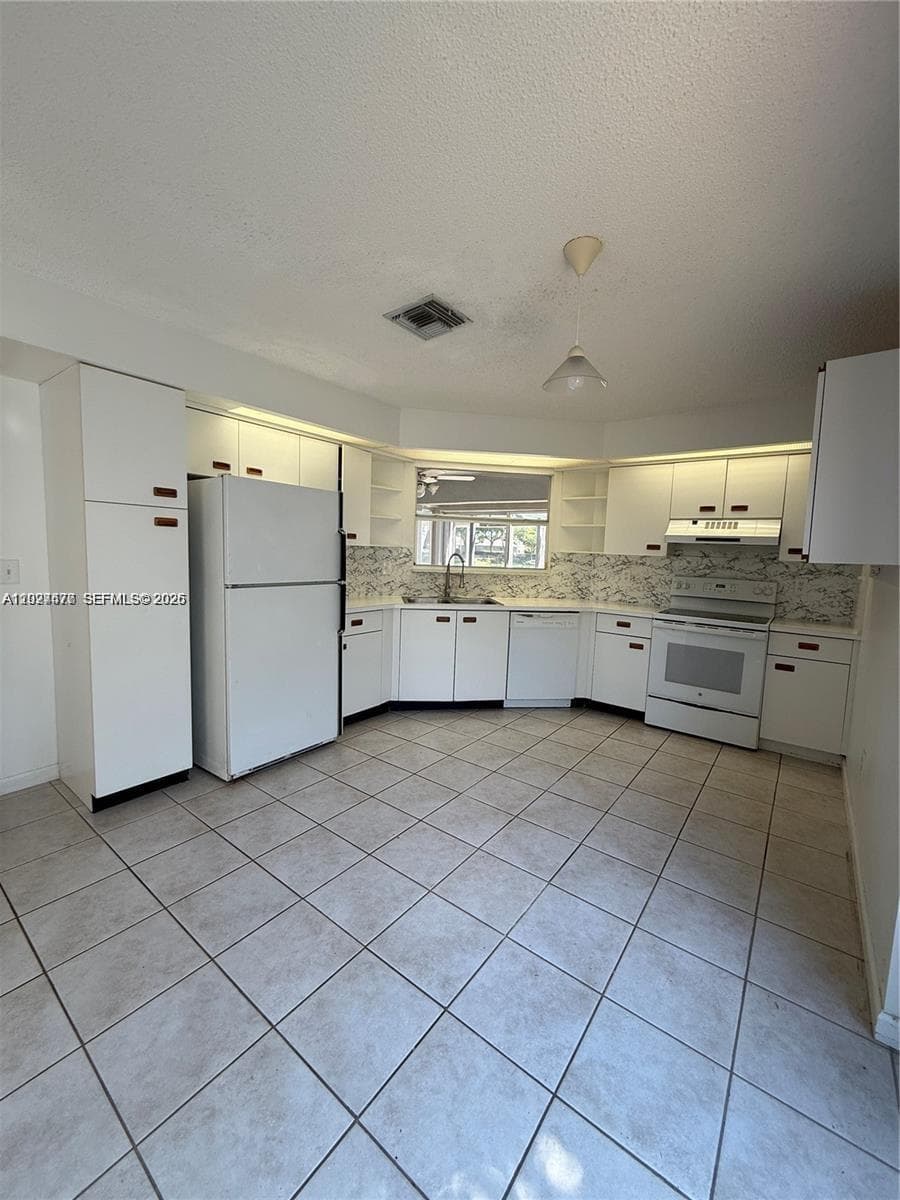 665 SE 25th Ln # 665, Homestead FL 33033 — 4