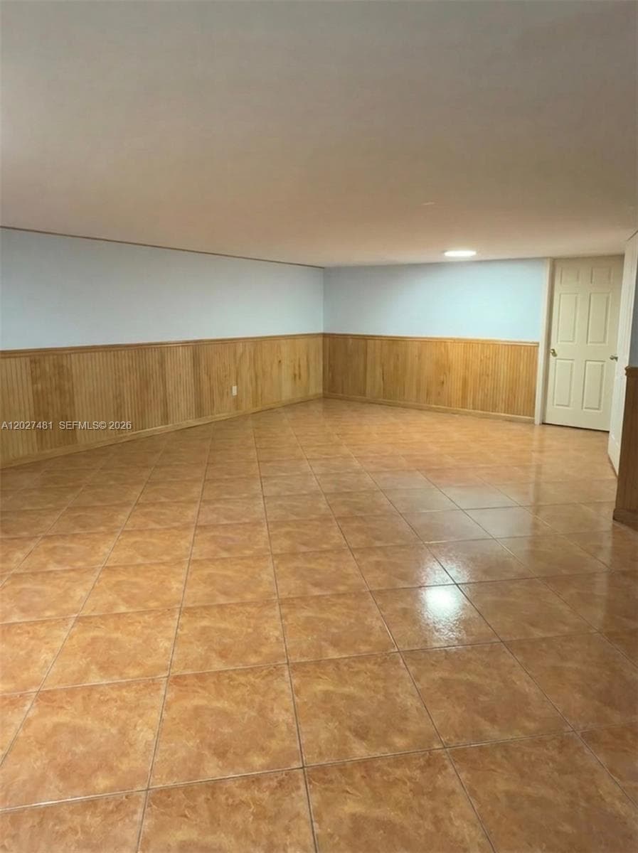 1300 NE 203rd St, Miami FL 33179 — 23