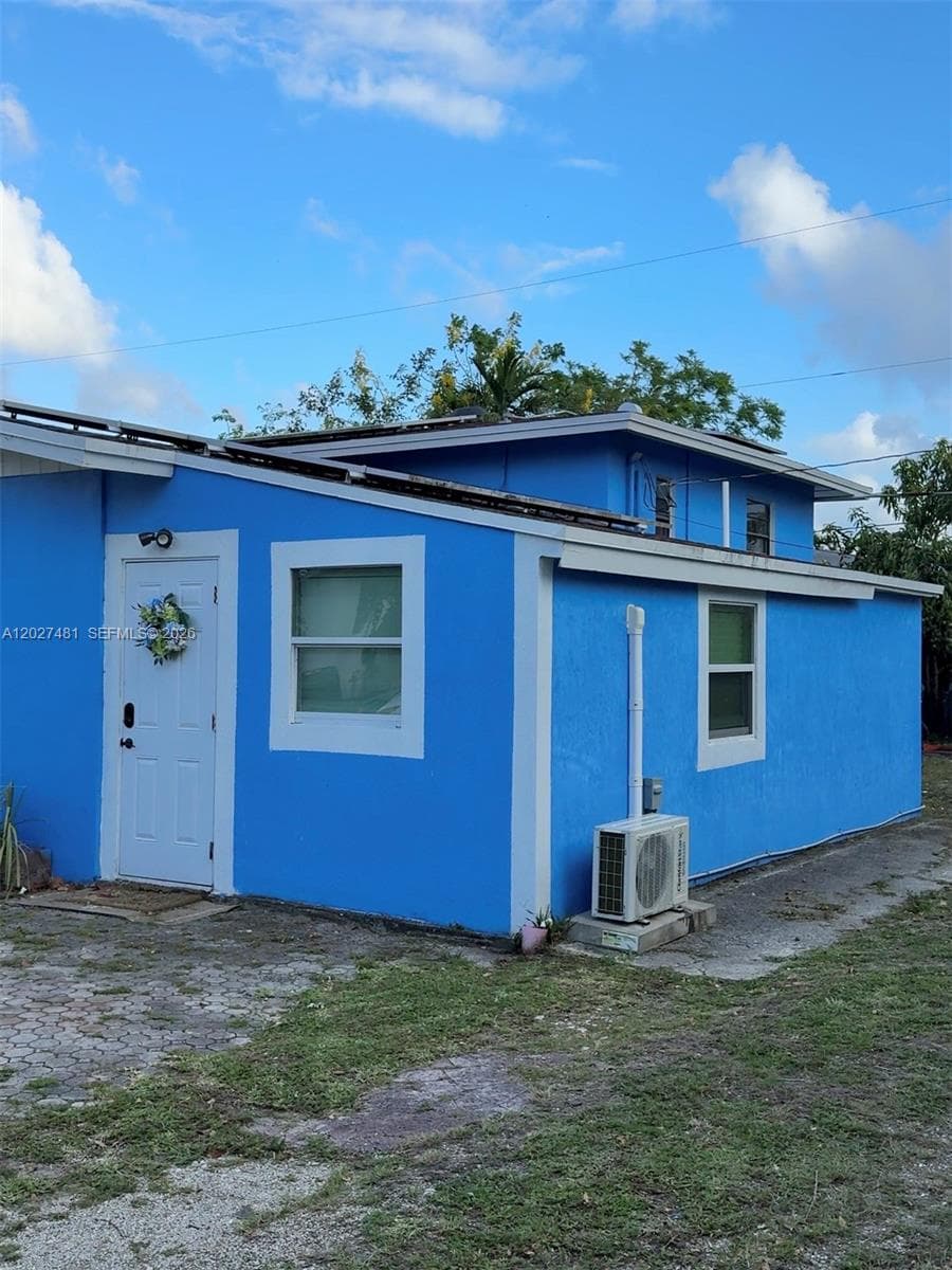 1300 NE 203rd St, Miami FL 33179 — 27