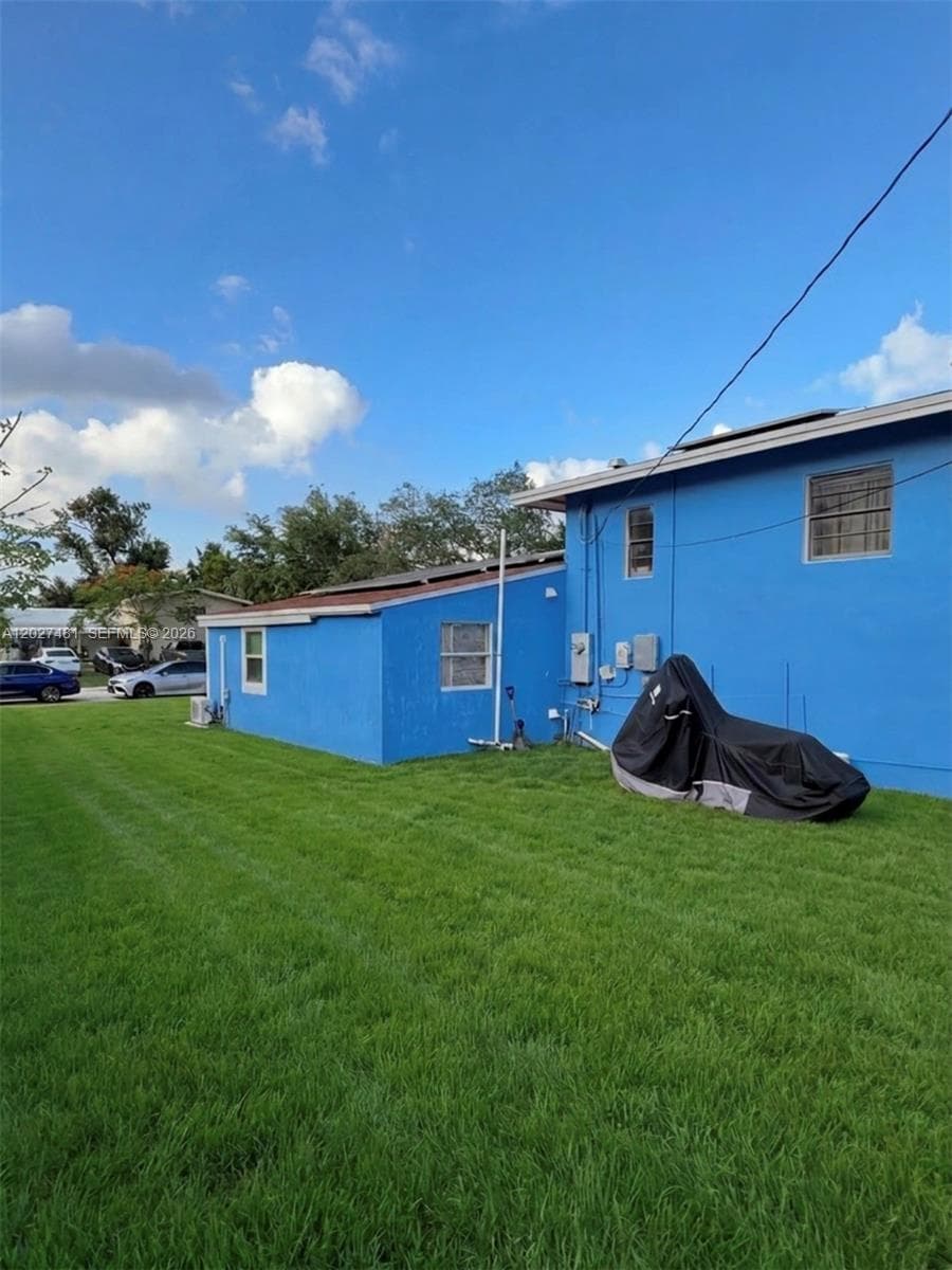 1300 NE 203rd St, Miami FL 33179 — 3