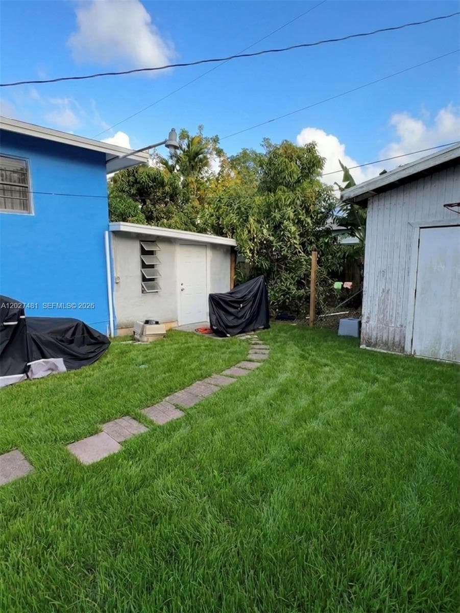 1300 NE 203rd St, Miami FL 33179 — 32