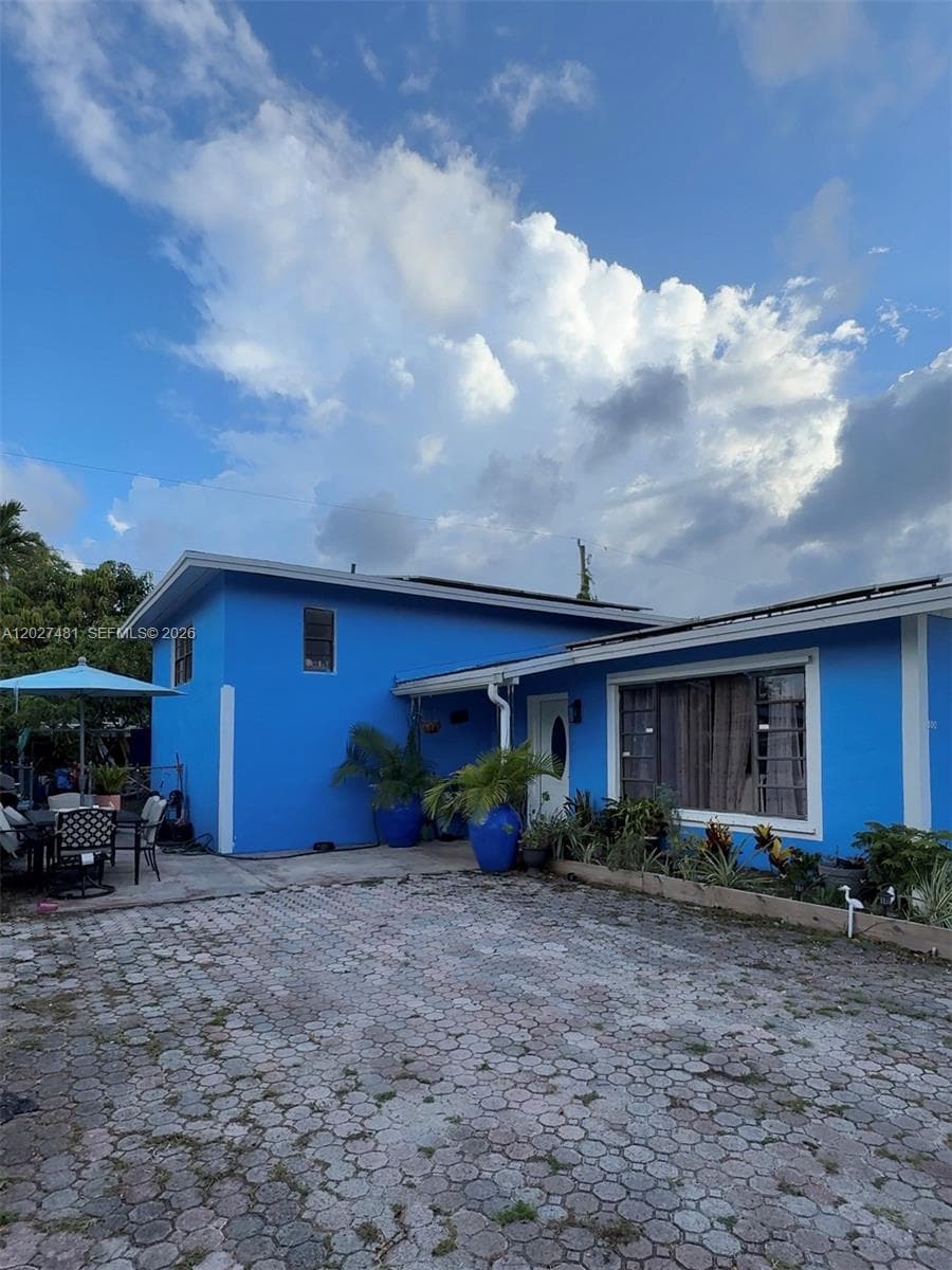 1300 NE 203rd St, Miami FL 33179 — 1