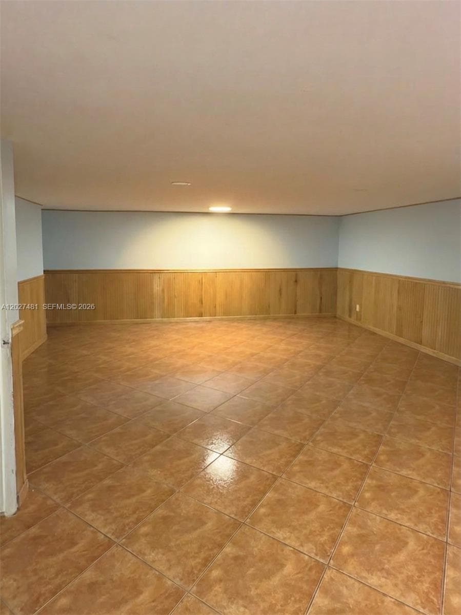 1300 NE 203rd St, Miami FL 33179 — 24