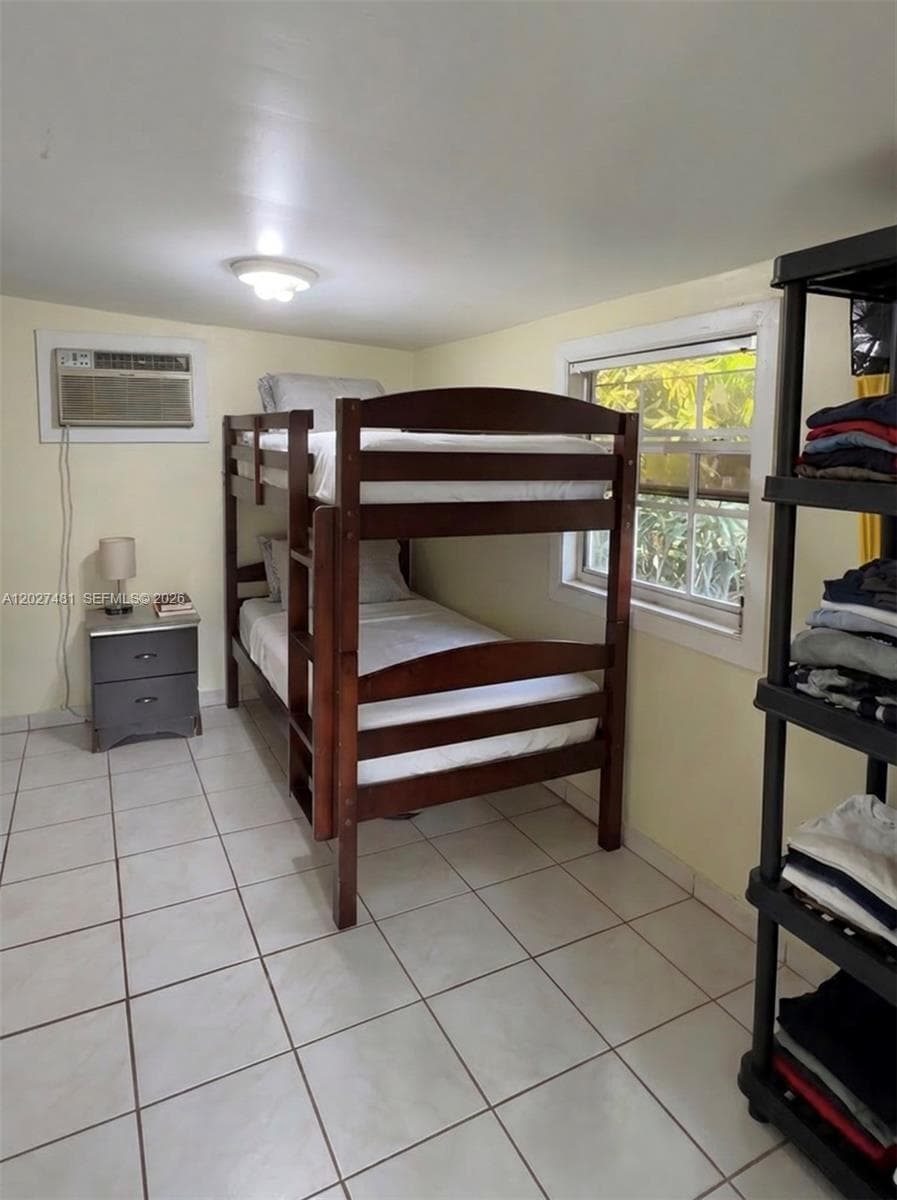 1300 NE 203rd St, Miami FL 33179 — 34