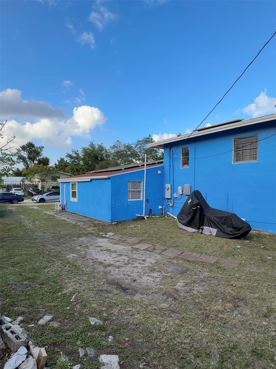 1300 NE 203rd St, Miami FL 33179 — 38