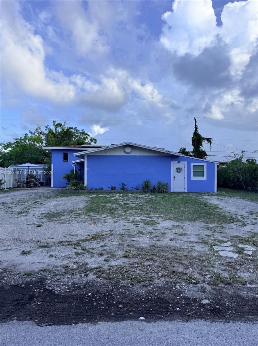 1300 NE 203rd St, Miami FL 33179 — 37