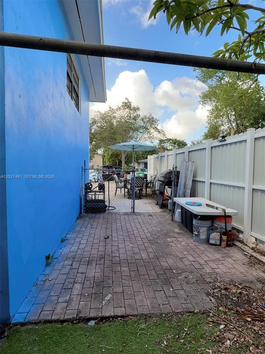 1300 NE 203rd St, Miami FL 33179 — 40