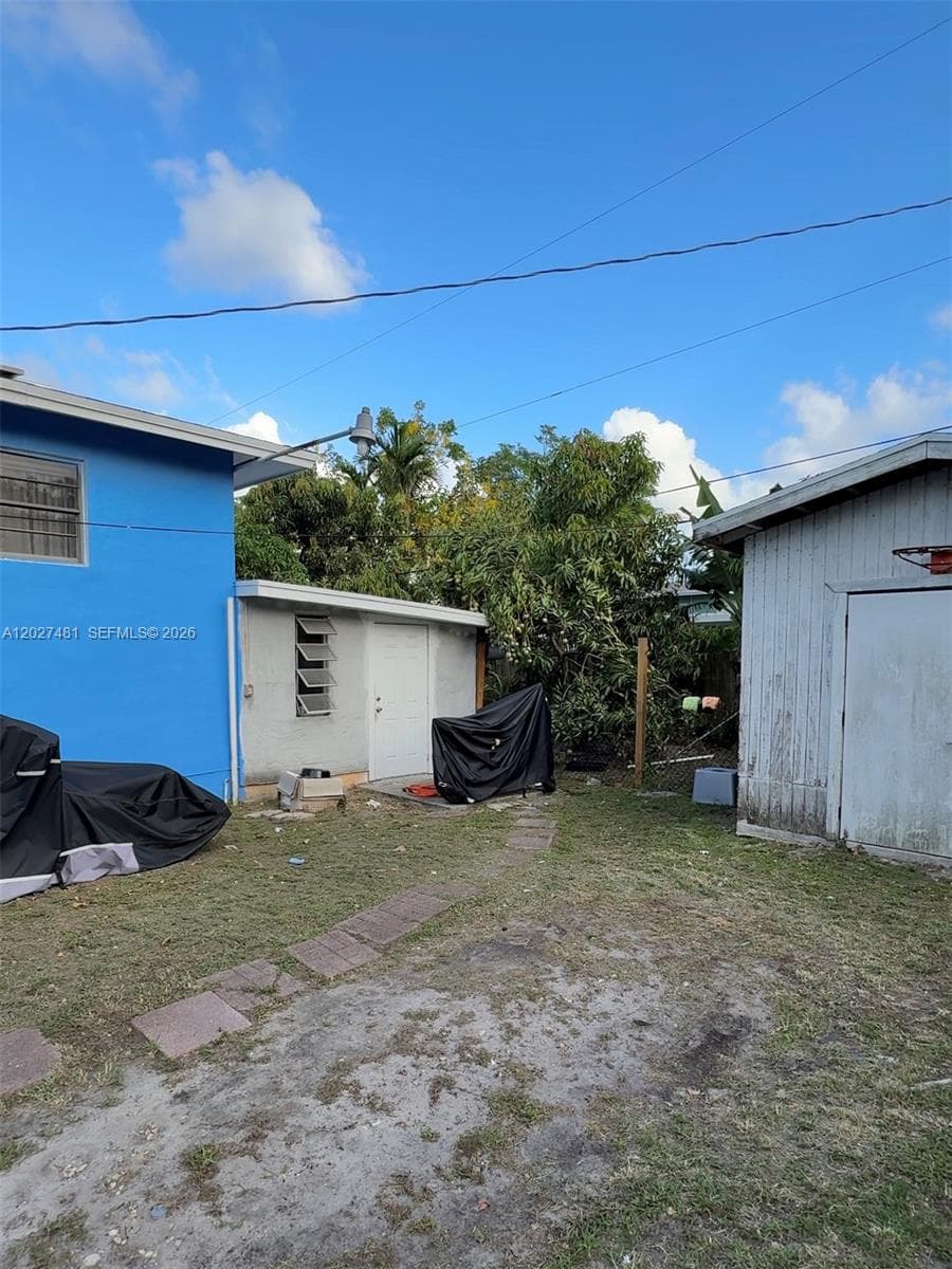 1300 NE 203rd St, Miami FL 33179 — 39