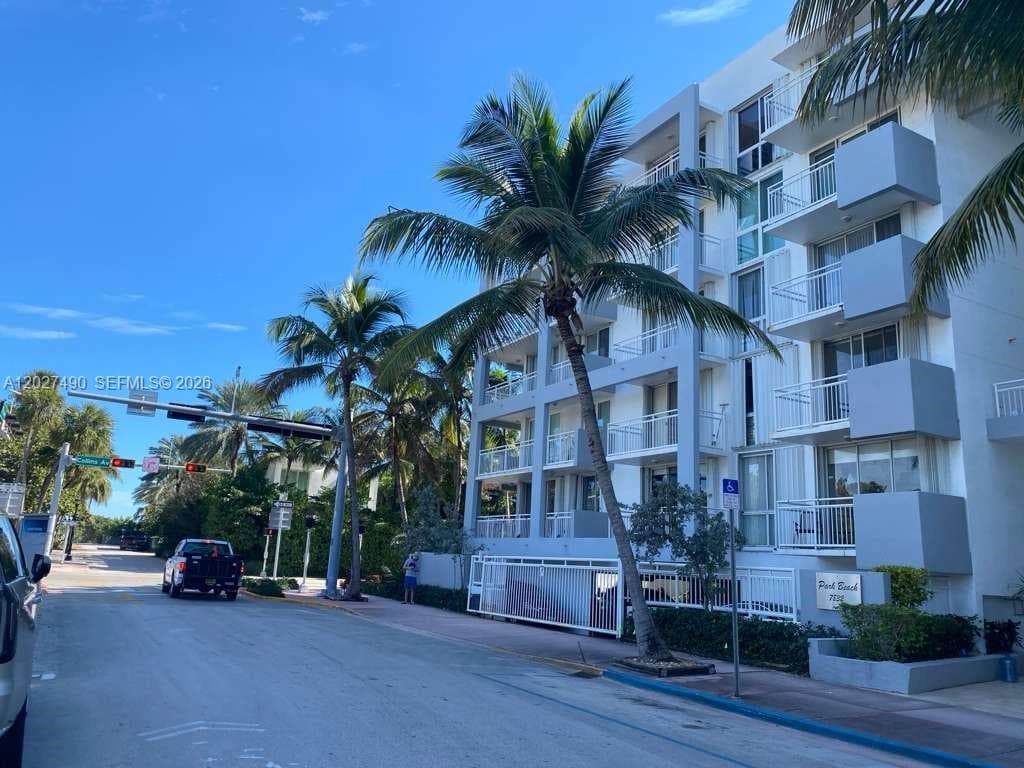 7832 Collins Ave # 201, Miami Beach FL 33141 — 2