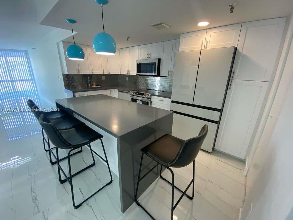 7832 Collins Ave # 201, Miami Beach FL 33141 — 9