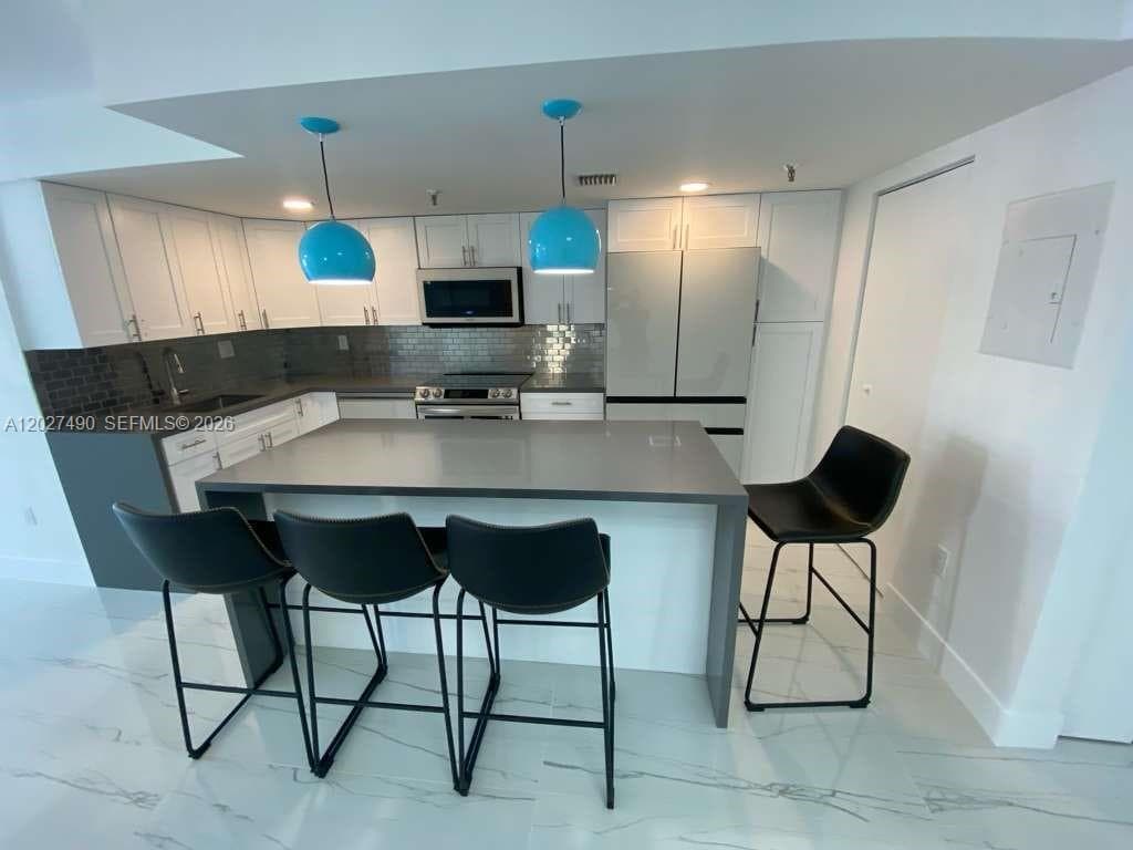 7832 Collins Ave # 201, Miami Beach FL 33141 — 8