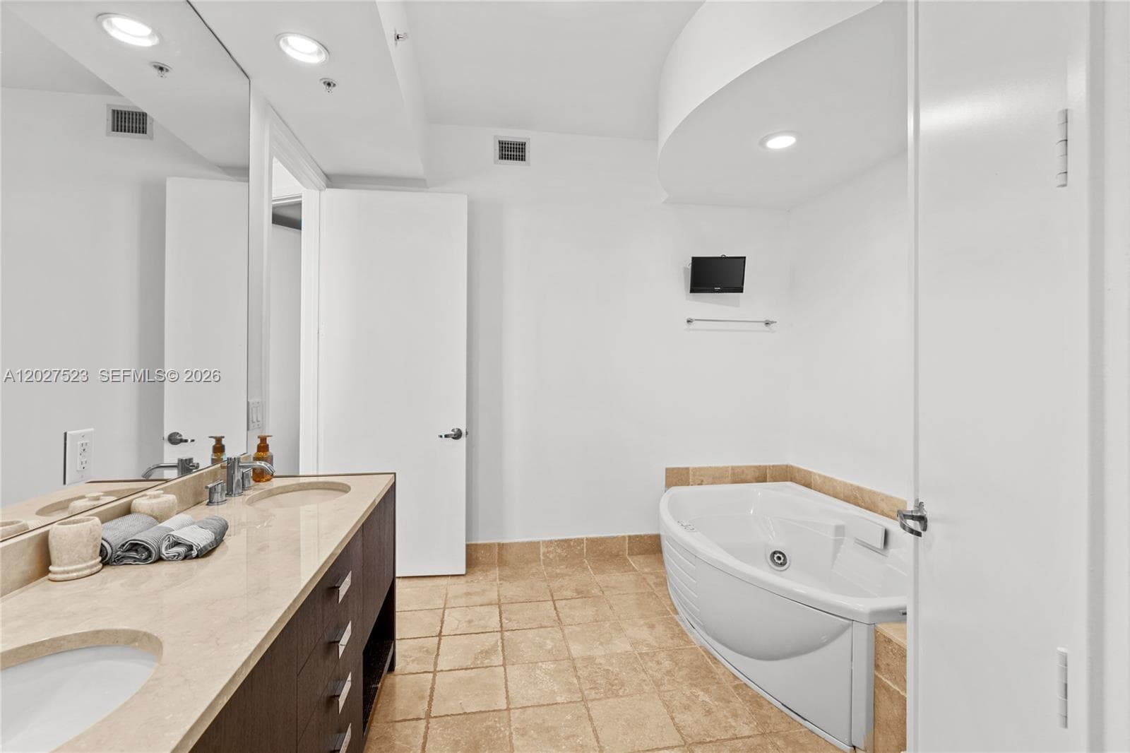 18201 Collins Ave # 4209, Sunny Isles Beach FL 33160 — 25