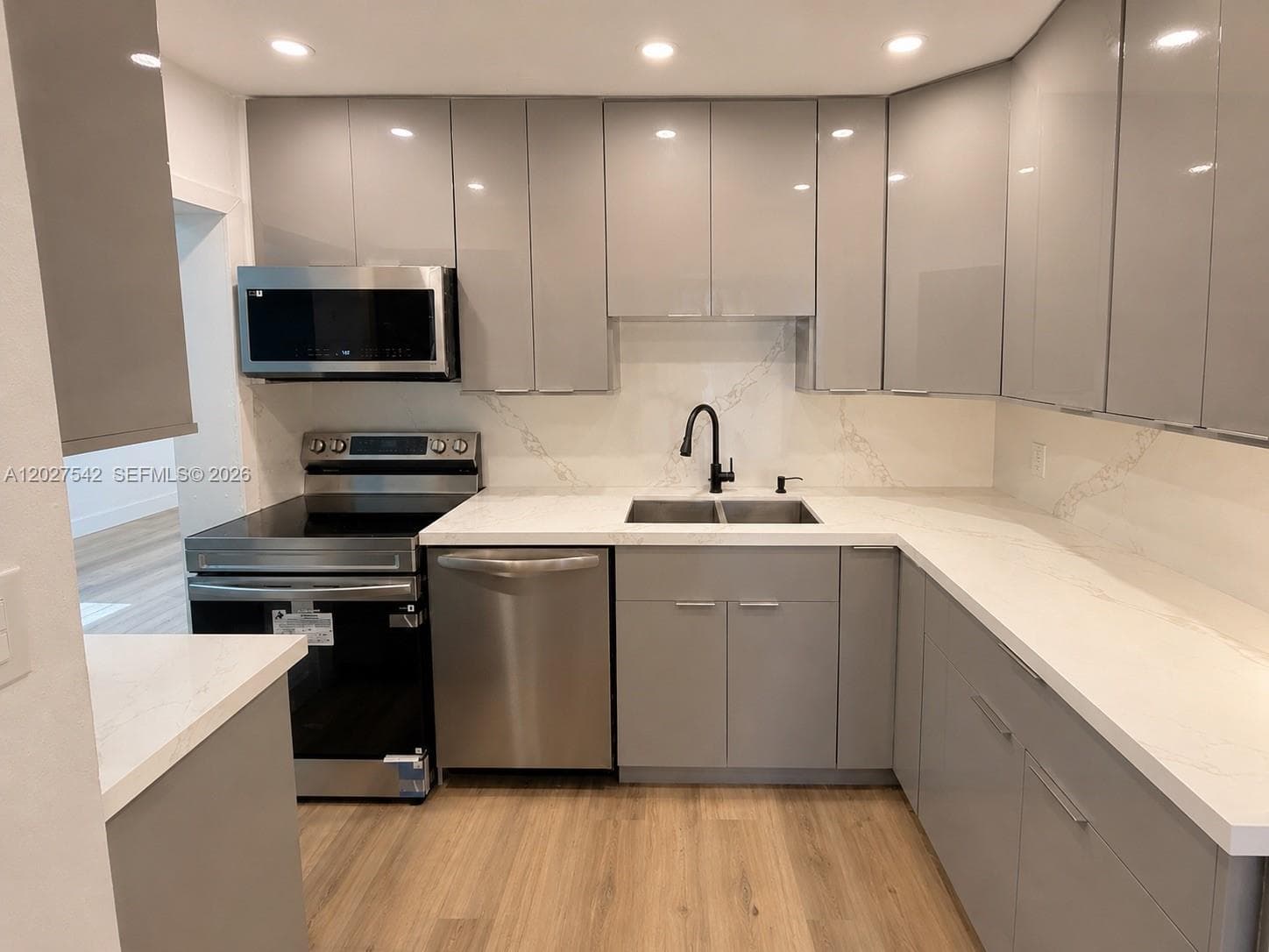 2627 NE 213th St, Miami FL 33180 — 2